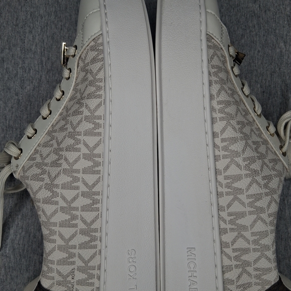 Michael Kors Women's Poppy Lace Up Vanilla Sneakers Gold MK Logo 8M - Picture 13 of 16